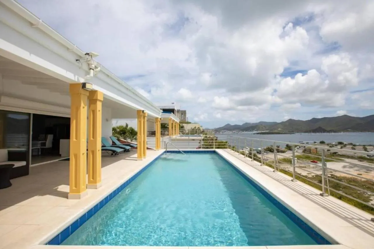 Airport View 3-Bed Villa Cupecoy